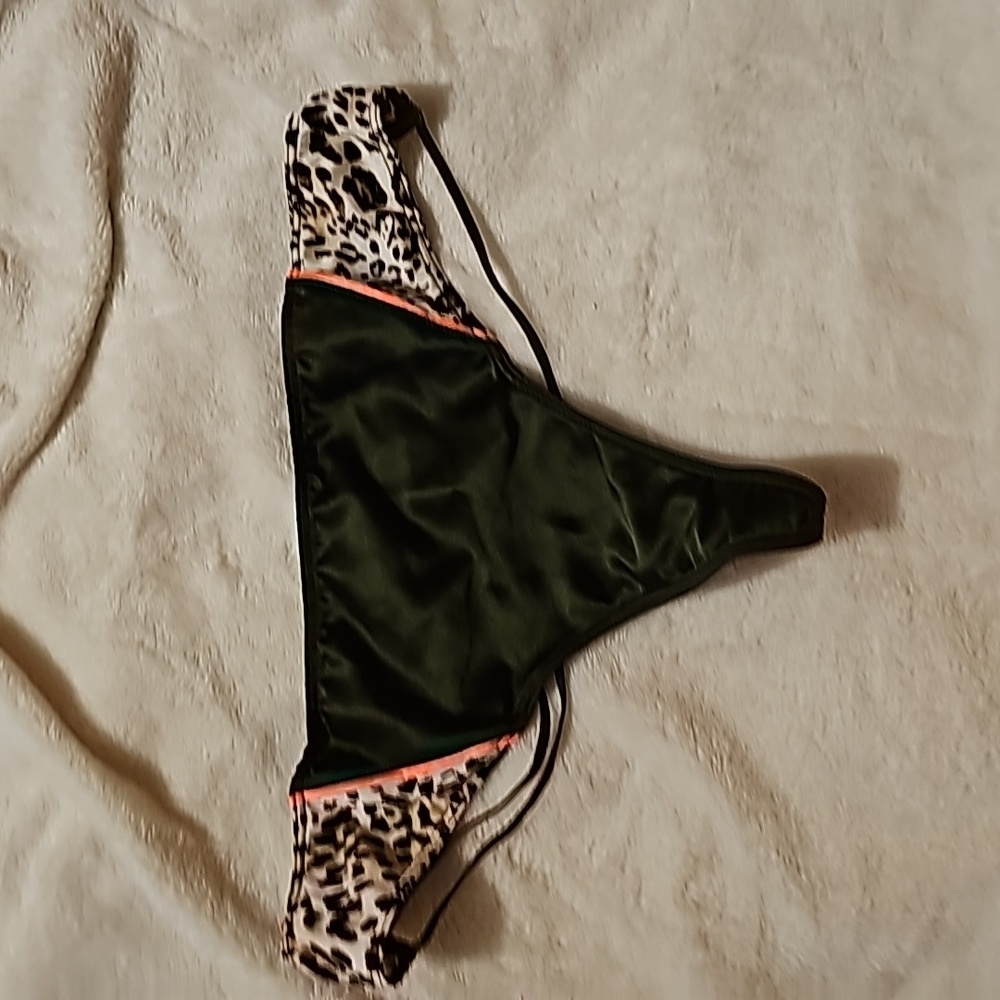Leopard olive green pink trim Size L Victoria secret thong NWOT